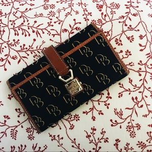 Dooney & Bourke clutch wallet